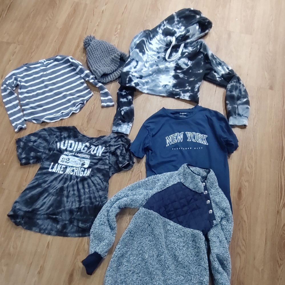Lot of sweaters crop hoodie and hat and tshirts and fuzzy quilted sweater xs sma